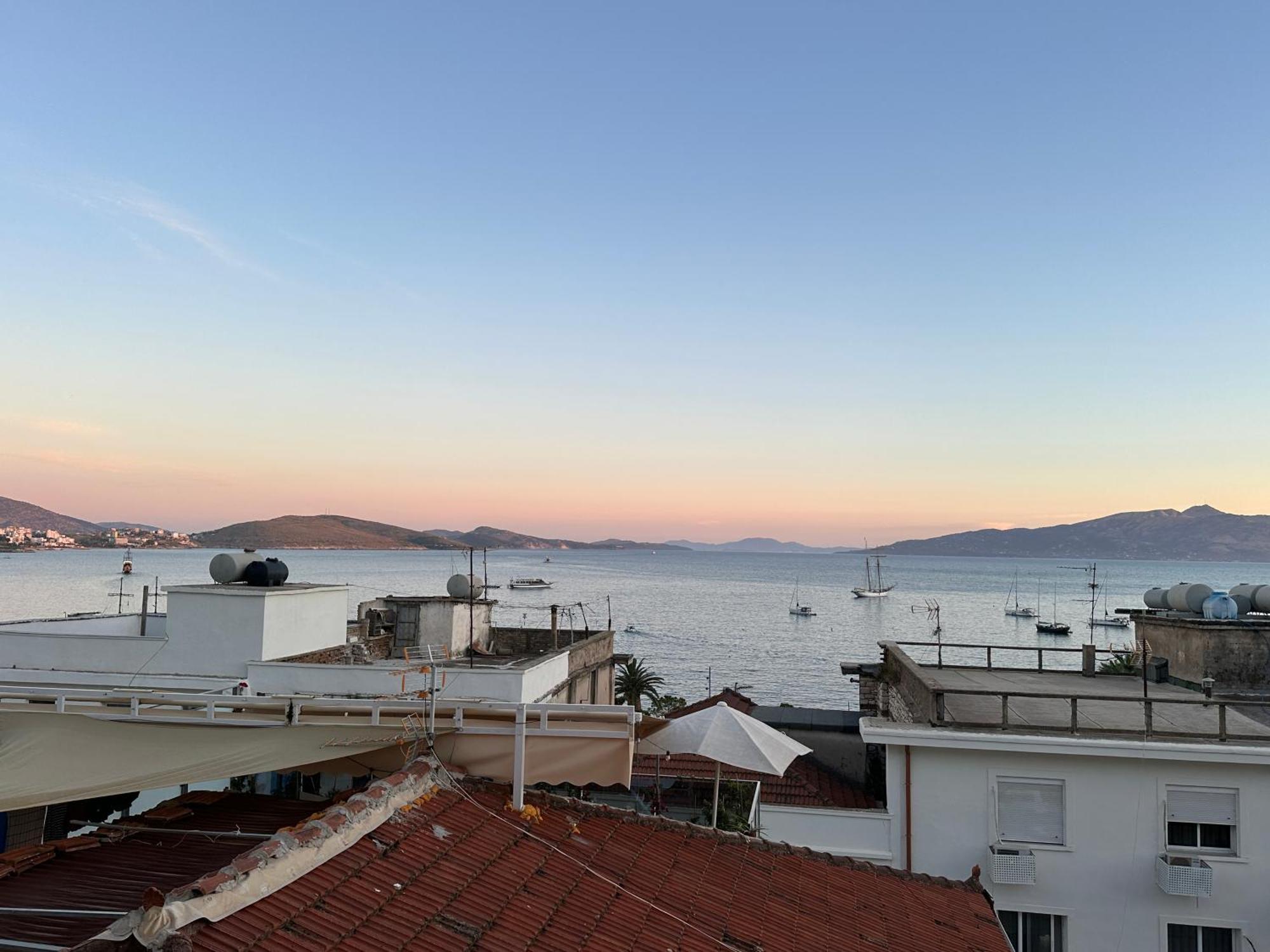 City Center Apartment Saranda Екстериор снимка